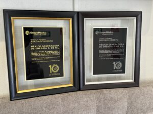 On the left, the 10th anniversary plaque, and on the right, the plaque marking the achievement of 10 years without accidents.